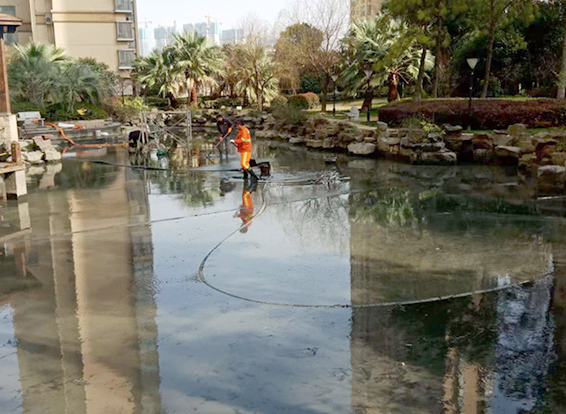 碑林景观池淤泥清理